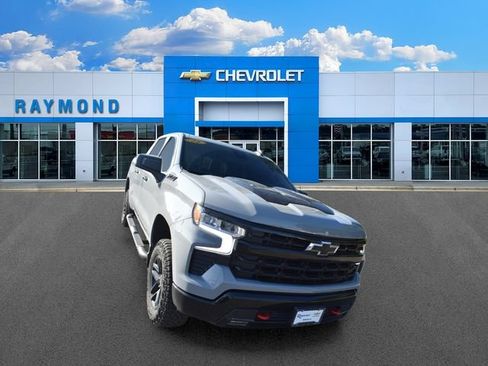 Used 2024 Chevrolet Silverado 1500 LT Trail Boss w/ Convenience Package II AWD/4WD image 9