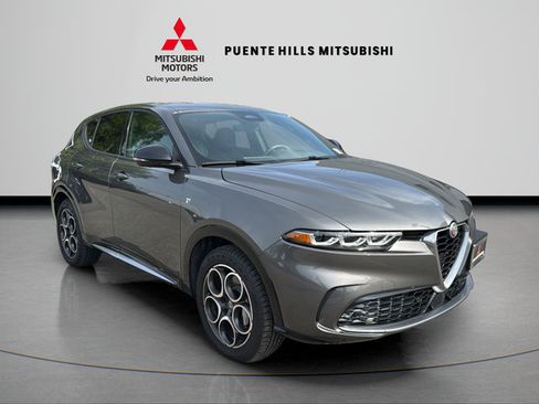 Used 2024 Alfa Romeo Tonale Ti w/ Premium Interior Package AWD/4WD image 3
