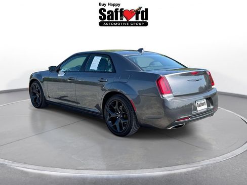 Used 2022 Chrysler 300 Touring w/ Sport Appearance Package RWD image 5