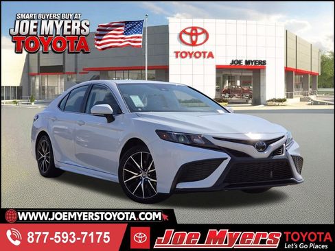 Used 2024 Toyota Camry SE FWD image 1