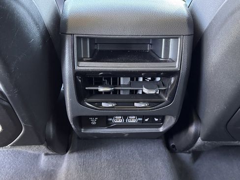 Used 2023 Jeep Grand Cherokee Limited image 29