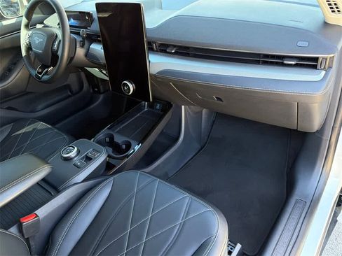 Used 2022 Ford Mustang Mach-E Select image 13