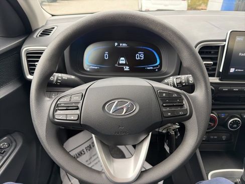 Certified 2025 Hyundai Venue SE image 19