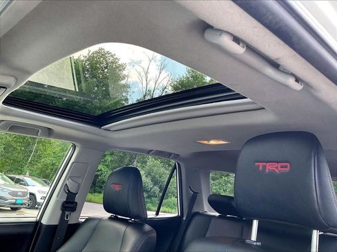 Used 2019 Toyota 4Runner SR5 AWD/4WD image 7