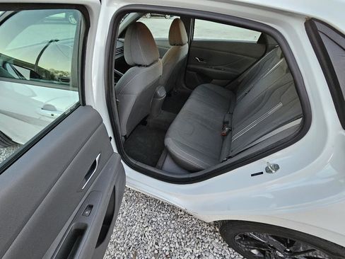 Used 2022 Hyundai Elantra SEL image 19