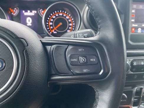 Used 2022 Jeep Gladiator Willys image 9