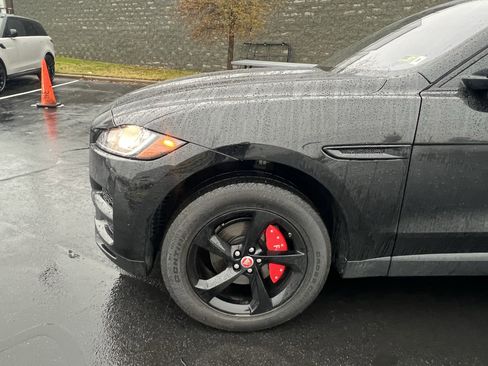 Used 2019 Jaguar F-PACE Premium image 13