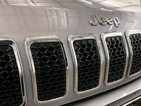 Used 2019 Jeep Cherokee Limited image 29