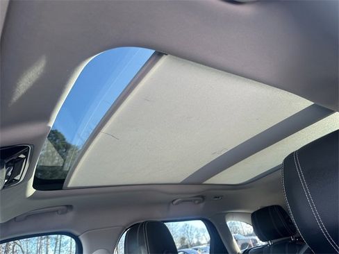 Used 2020 Land Rover Range Rover Velar S image 4