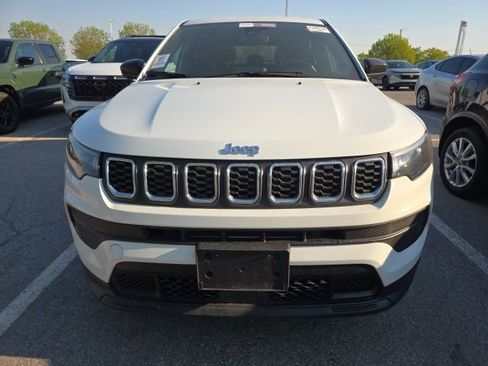 Used 2025 Jeep Compass Sport image 2
