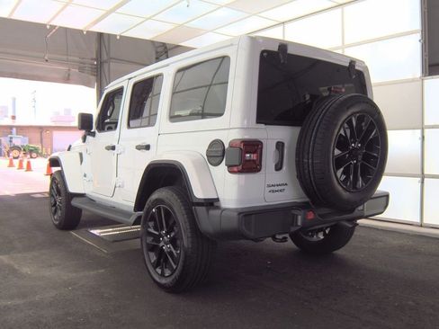 Used 2025 Jeep Wrangler Unlimited Sahara image 2