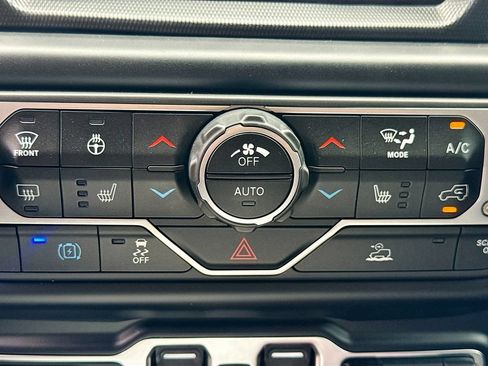 Used 2023 Jeep Wrangler Unlimited Sahara w/ Cold Weather Group AWD/4WD image 17