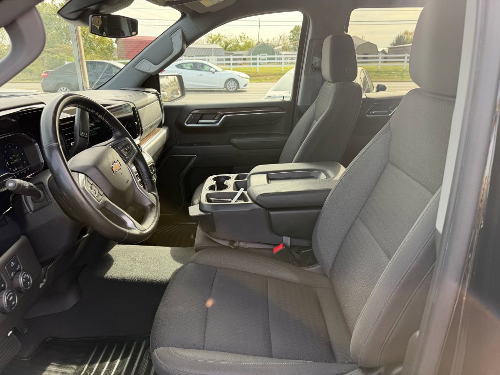 Used 2023 Chevrolet Silverado 1500 LT w/ Z71 Off-Road Package AWD/4WD image 9