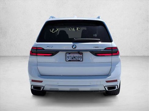 Used 2025 BMW X7 xDrive40i w/ Premium Package AWD/4WD image 6