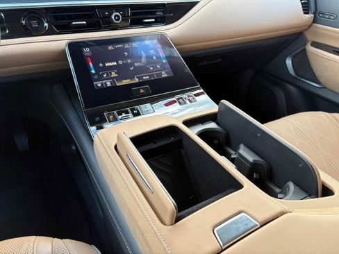 New 2025 INFINITI QX80 Sensory image 16