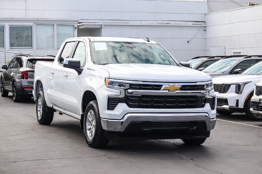 Used 2025 Chevrolet Silverado 1500 LT RWD image 3