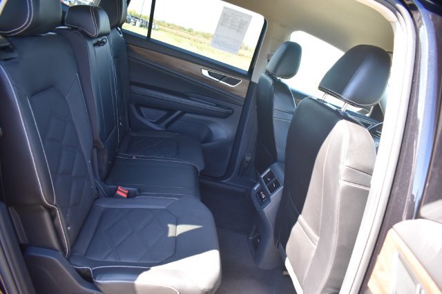 Used 2024 Volkswagen Atlas SE AWD/4WD image 13