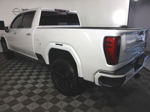 Used 2025 GMC Sierra 3500 Denali image 7