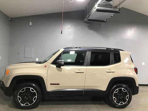 Used 2016 Jeep Renegade Trailhawk image 6