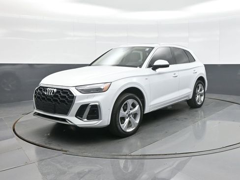 Used 2022 Audi Q5 2.0T Prestige w/ Prestige Package image 3