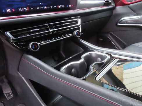 Certified 2024 Chevrolet Traverse RS image 20