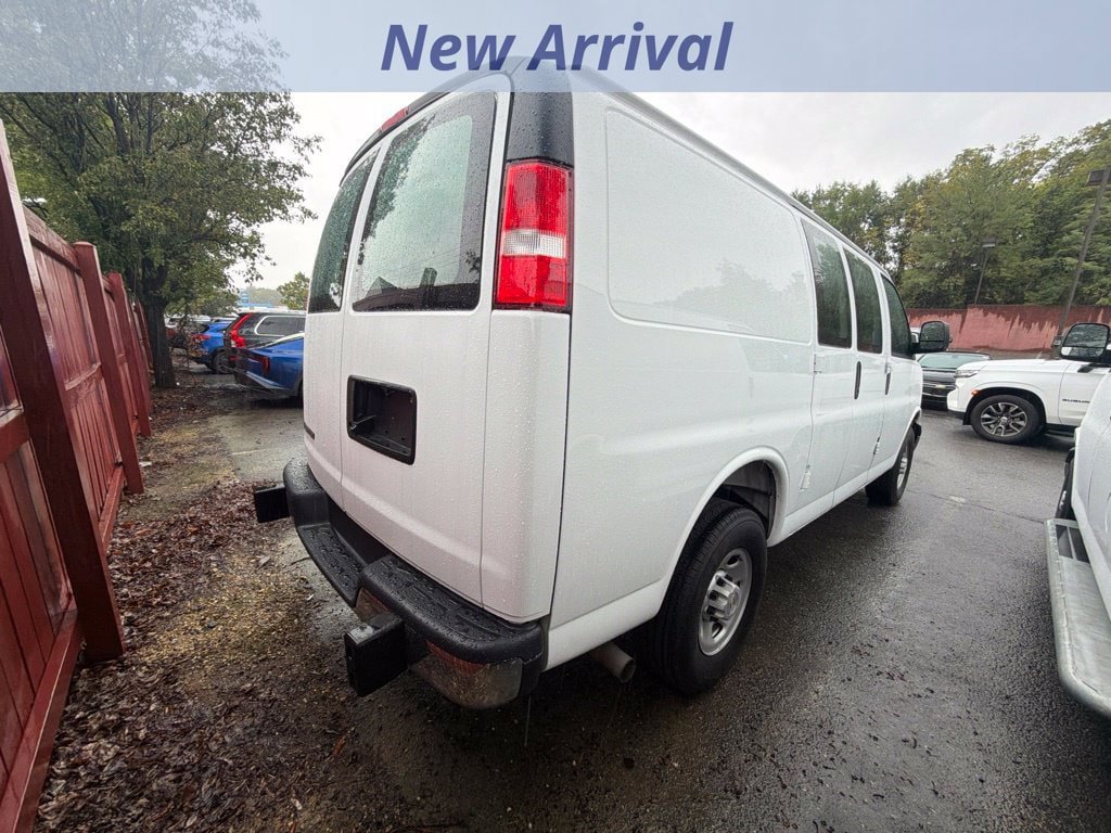 Used 2025 Chevrolet Express 2500 w/ Driver Convenience Package RWD image 3