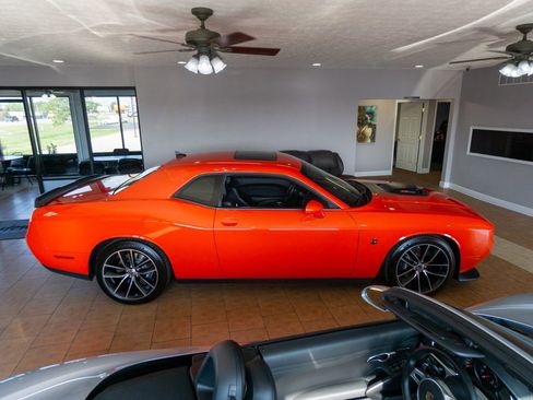 Used 2018 Dodge Challenger R/T Scat Pack image 3