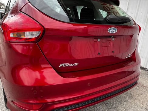 Used 2015 Ford Focus SE w/ SE Sport Package image 9