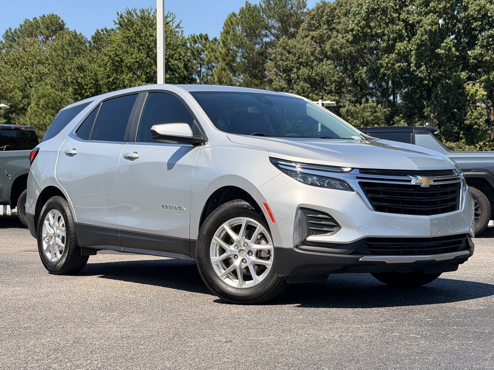 Used 2022 Chevrolet Equinox LT FWD image 2