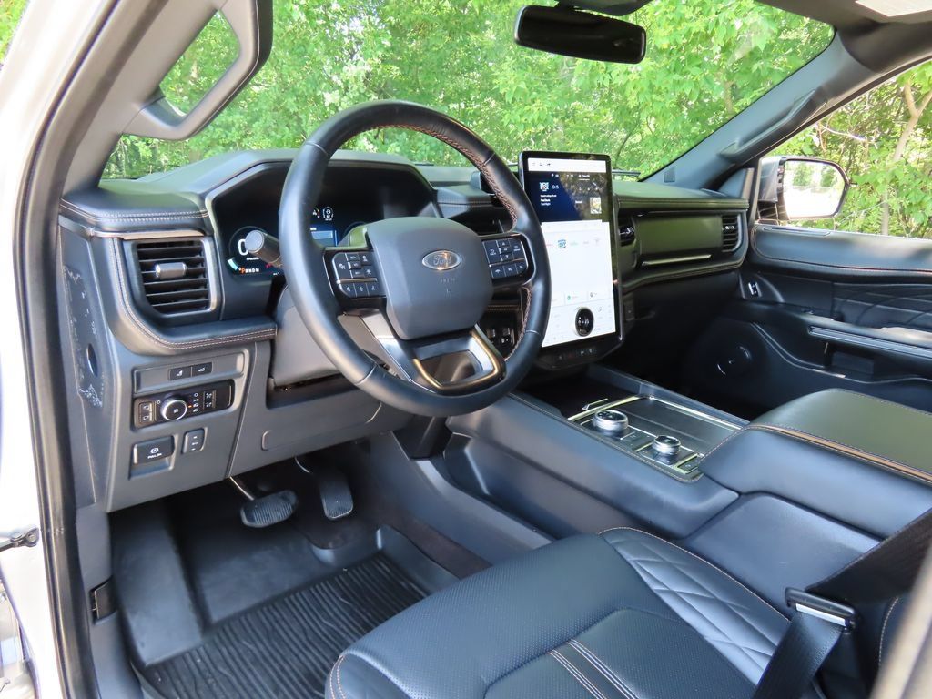 Used 2023 Ford Expedition Platinum AWD/4WD image 23