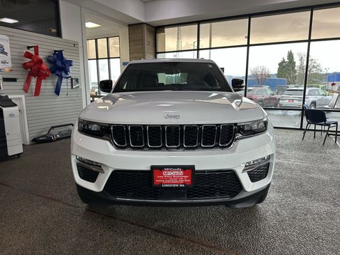 New 2025 Jeep Grand Cherokee Limited w/ Luxury Tech Group II AWD/4WD image 8