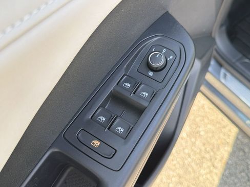 New 2026 Volkswagen Taos SE FWD image 24