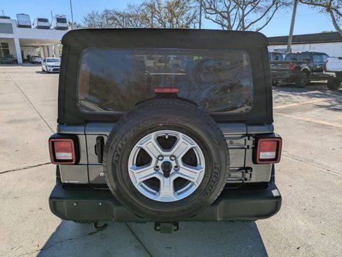 Used 2018 Jeep Wrangler Unlimited Sport S image 5