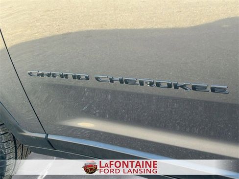 Used 2024 Jeep Grand Cherokee L Laredo image 10