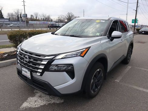 Certified 2025 Nissan Rogue SV AWD/4WD image 9