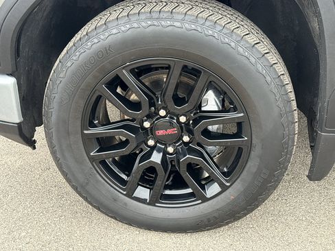 Used 2025 GMC Sierra 1500 Elevation image 9