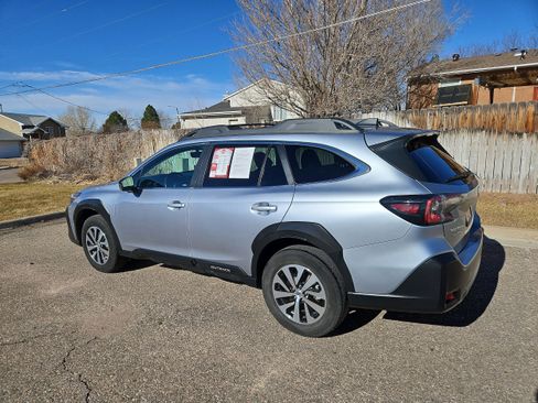 Certified 2025 Subaru Outback Premium image 5