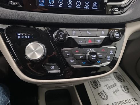 Used 2020 Chrysler Pacifica Touring-L Plus FWD image 20
