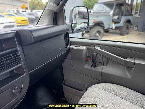Used 2026 Chevrolet Express 2500 w/ Driver Convenience Package RWD image 18