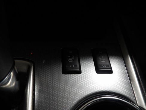 Used 2020 Nissan Pathfinder SL image 19