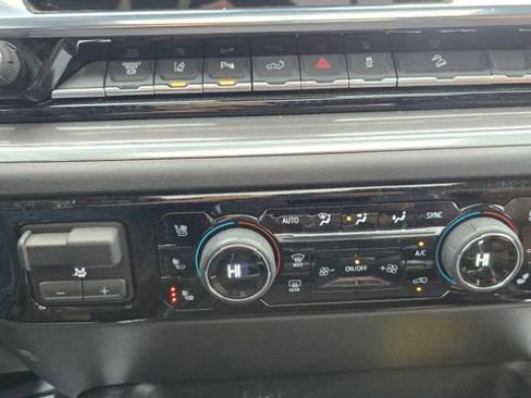 Used 2025 Chevrolet Silverado 2500 High Country w/ Technology Package image 30