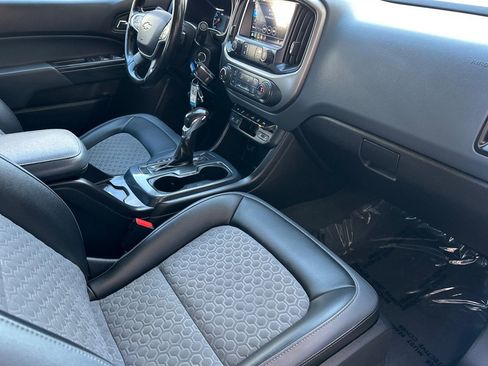 Used 2022 Chevrolet Colorado Z71 w/ Z71 Midnight Edition image 19