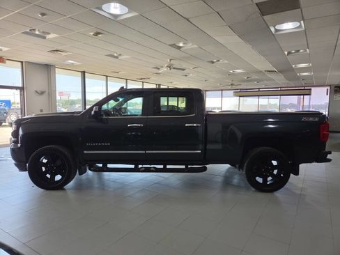 Used 2017 Chevrolet Silverado 1500 LTZ Z71 w/ LTZ Plus Package AWD/4WD image 4