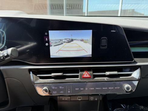 Used 2025 Kia Niro EX FWD image 19