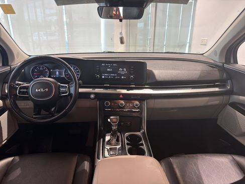 Used 2023 Kia Carnival LX FWD image 15