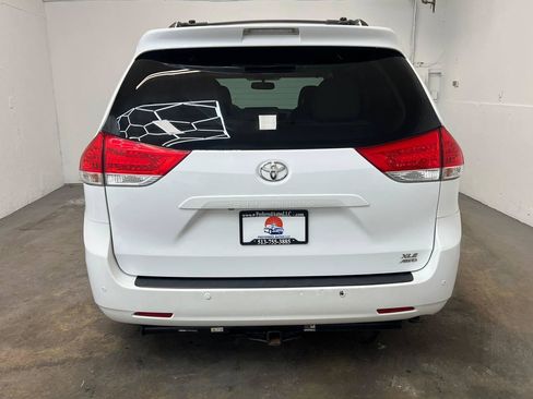 Used 2014 Toyota Sienna XLE w/ Entertainment Package AWD/4WD image 5