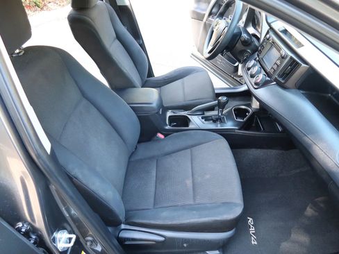 Used 2016 Toyota RAV4 LE FWD image 24