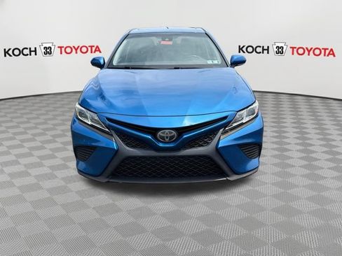 Used 2018 Toyota Camry SE w/ Moonroof Package FWD image 2