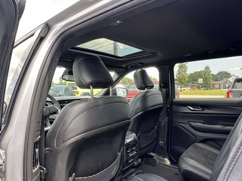 Used 2023 Jeep Grand Cherokee L Laredo AWD/4WD image 15