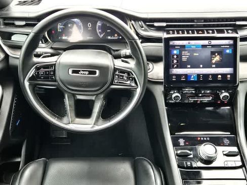 Used 2022 Jeep Grand Cherokee L Overland w/ Luxury Tech Group IV AWD/4WD image 16